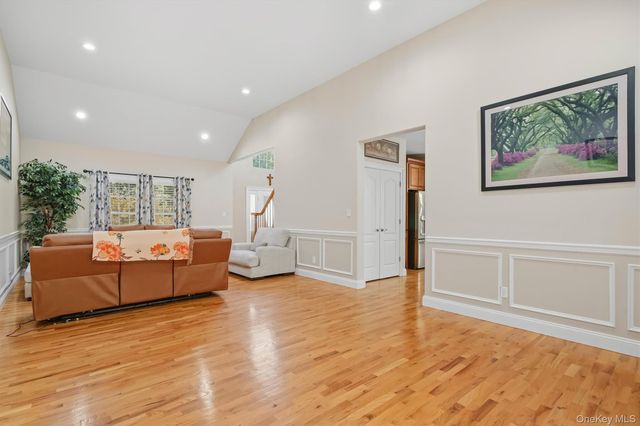2 Pond Ridge Crossing, Newburgh, NY 12550
