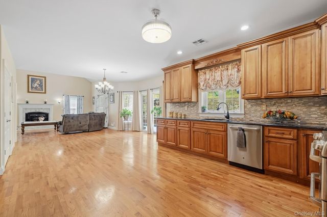 2 Pond Ridge Crossing, Newburgh, NY 12550