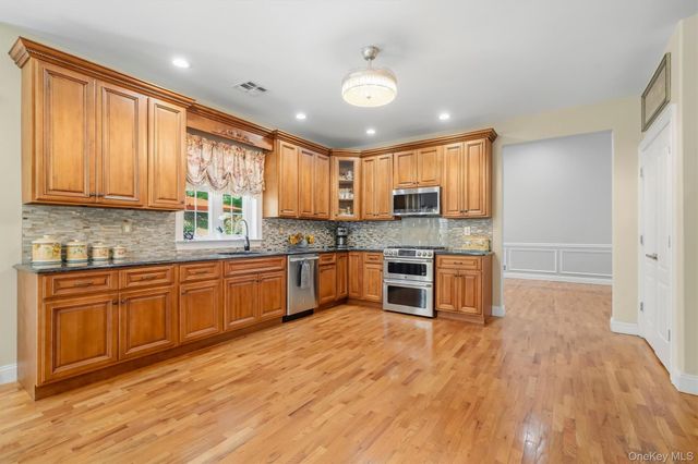 2 Pond Ridge Crossing, Newburgh, NY 12550
