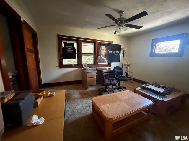 1423 PERSHING Boulevard, Clinton, IA 52732