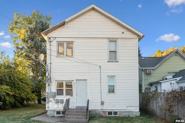 1423 PERSHING Boulevard, Clinton, IA 52732