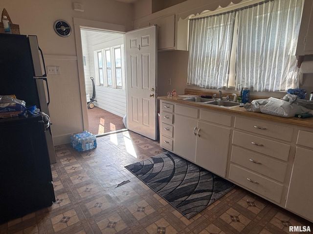 1423 PERSHING Boulevard, Clinton, IA 52732