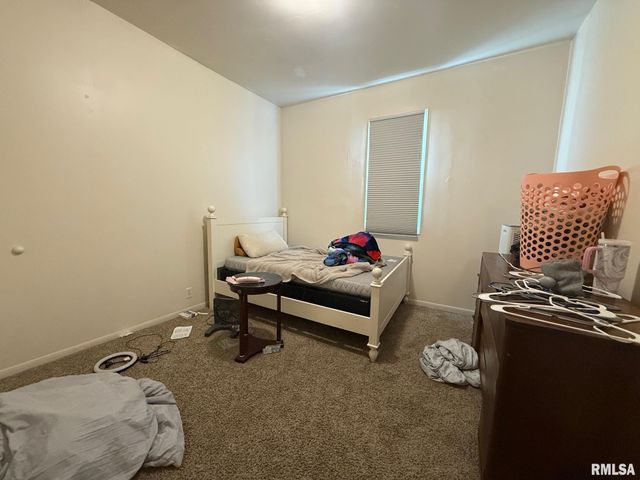 1423 PERSHING Boulevard, Clinton, IA 52732