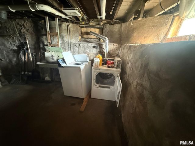 1423 PERSHING Boulevard, Clinton, IA 52732