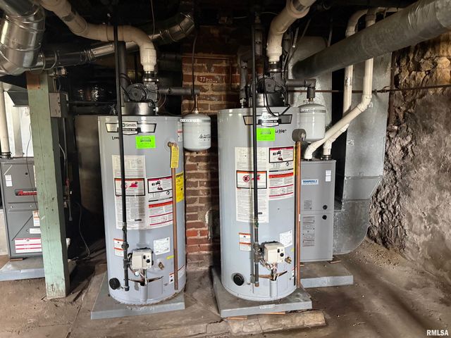 1423 PERSHING Boulevard, Clinton, IA 52732