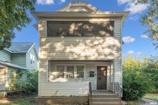 1423 PERSHING Boulevard, Clinton, IA 52732