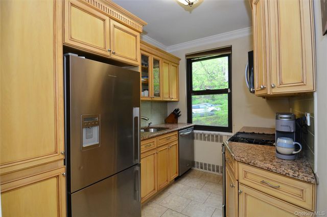 40 Rockledge Road 2A, Hartsdale, NY 10530