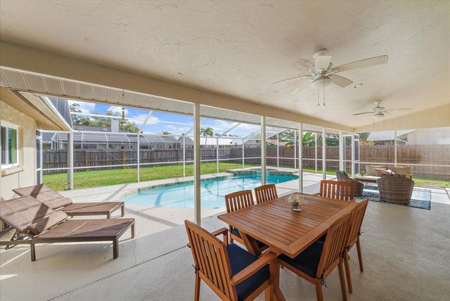 4424 DIAMOND CIRCLE W, Sarasota, FL 34233