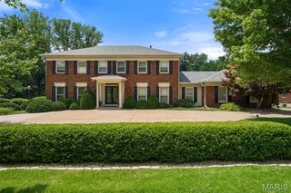 233 Brooktrail Court, Creve Coeur, MO 63141