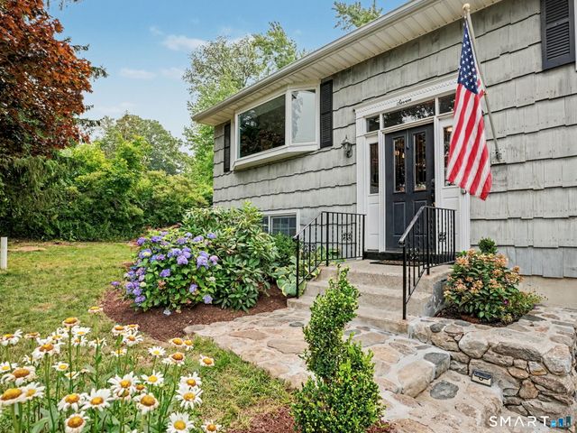 7 Wheeler Drive, Danbury, CT 06811
