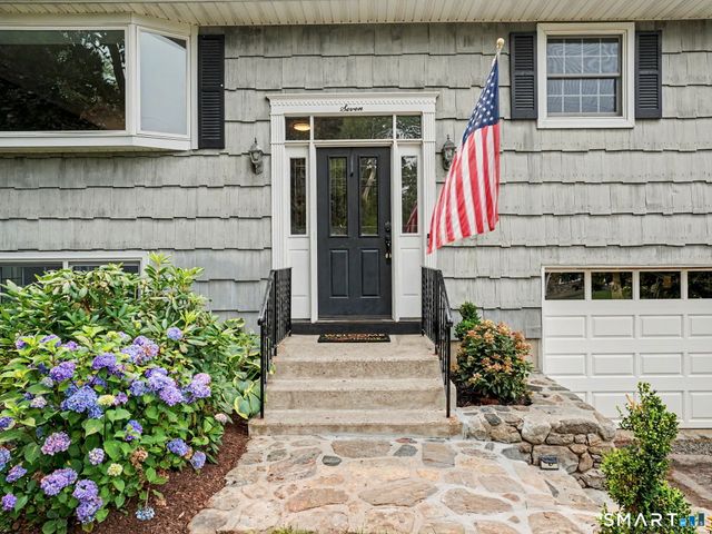 7 Wheeler Drive, Danbury, CT 06811