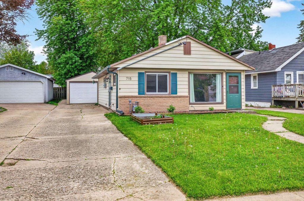 715 DIVISION STREET, Neenah, WI 54956