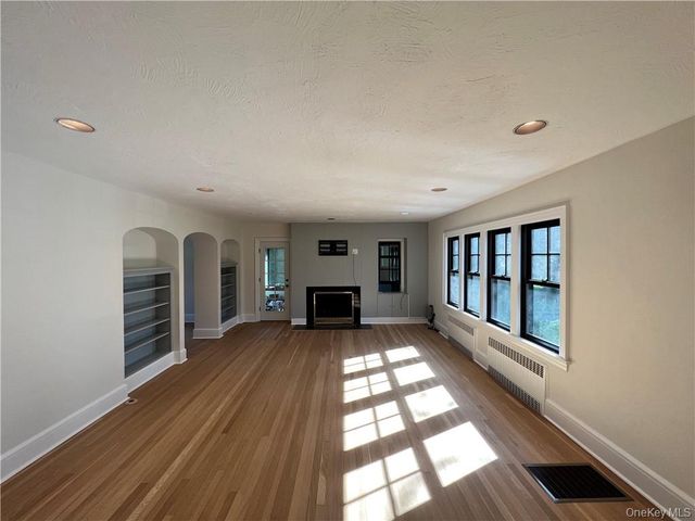88 Hartsdale Avenue, White Plains, NY 10605