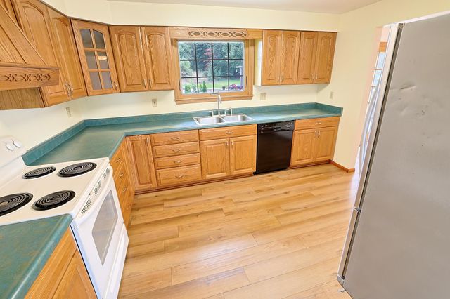 15610 E 27th Ave, Veradale, WA 99037
