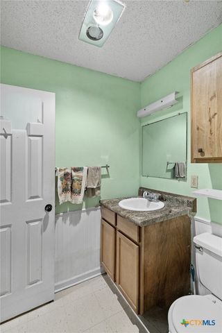 502 E Heard Street, Ganado, TX 77962