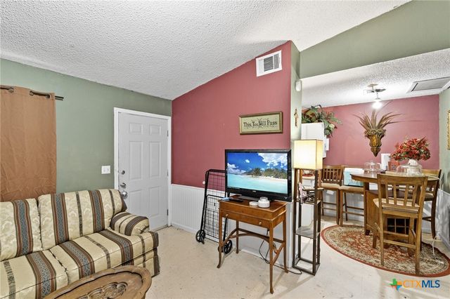 502 E Heard Street, Ganado, TX 77962