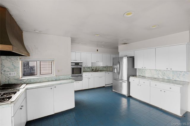 3386 Bertha Drive, Baldwin, NY 11510