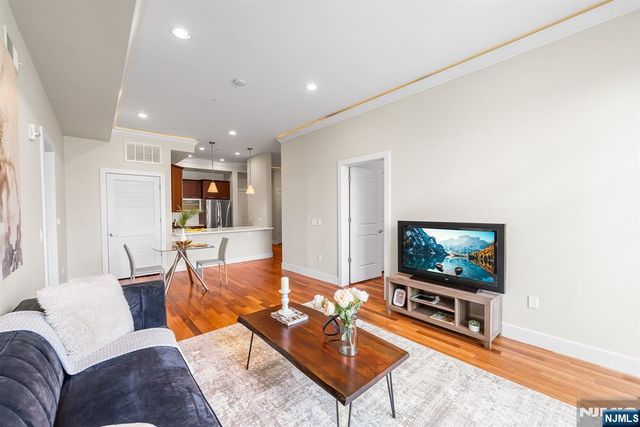 78 Wayne Street 303, Jersey City, NJ 07302