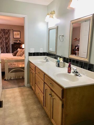 1614A London Dr, Columbia, TN 38401