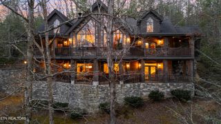 2670 Cedar Falls Way, Sevierville, TN 37862