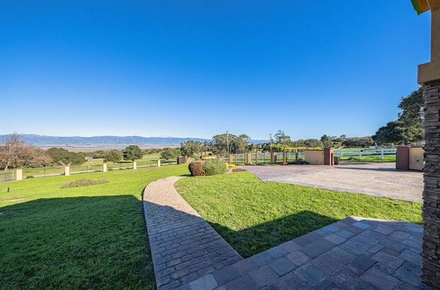 300 Mesa Road, Salinas, CA 93908