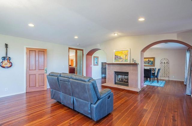 300 Mesa Road, Salinas, CA 93908