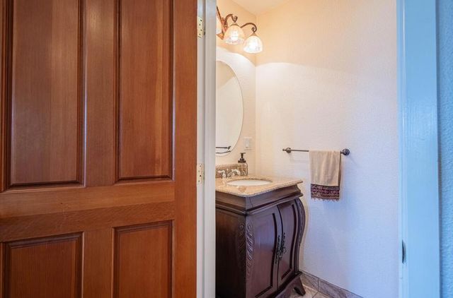 300 Mesa Road, Salinas, CA 93908