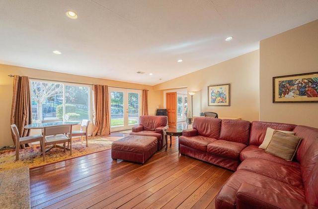 300 Mesa Road, Salinas, CA 93908