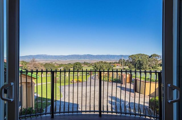 300 Mesa Road, Salinas, CA 93908