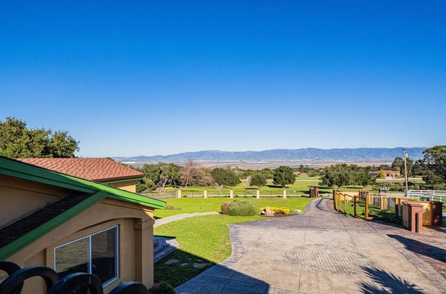 300 Mesa Road, Salinas, CA 93908