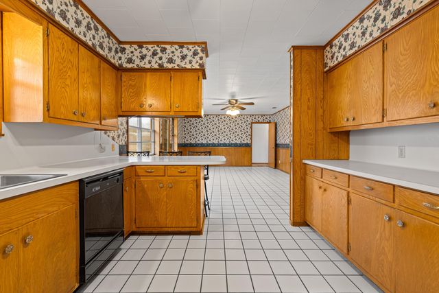 304 N Redbud St, Ore City, TX 75683