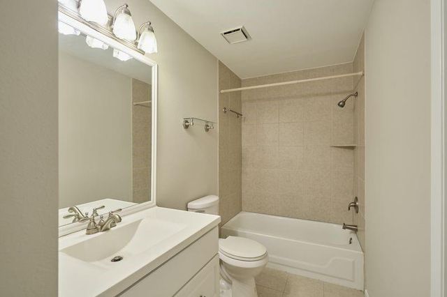 4 Sawmill Grove Lane Circle 4, The Woodlands, TX 77380