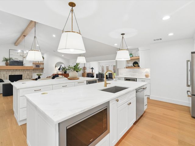 7124 Meadow Road, Dallas, TX 75230