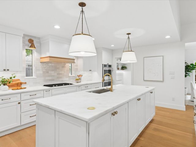 7124 Meadow Road, Dallas, TX 75230