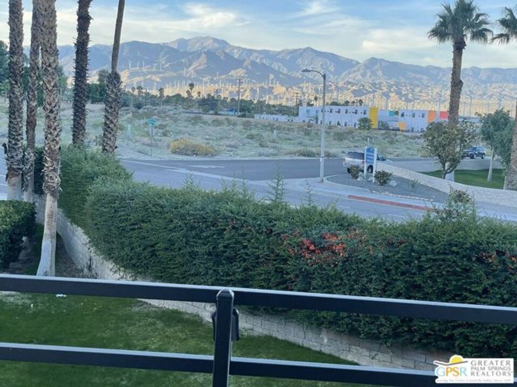 470 N Villa Court 213, Palm Springs, CA 92262