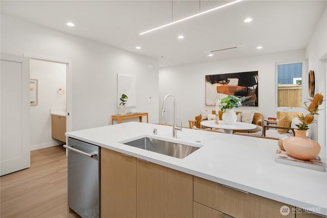112 29th Avenue E, Seattle, WA 98112