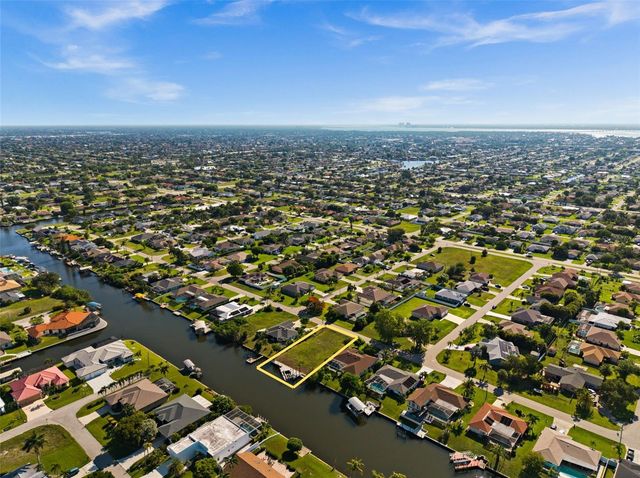 3022 SE 6TH AVENUE, Cape Coral, FL 33904