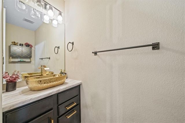 9513 N Main Street, Kansas City, MO 64155