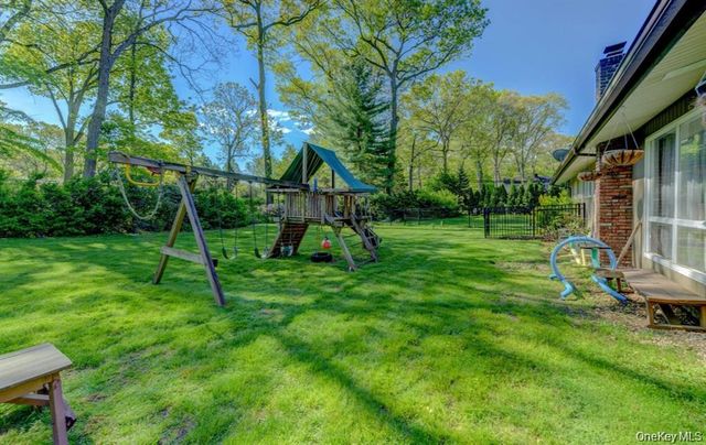 20 Cherry Lane, Syosset, NY 11791