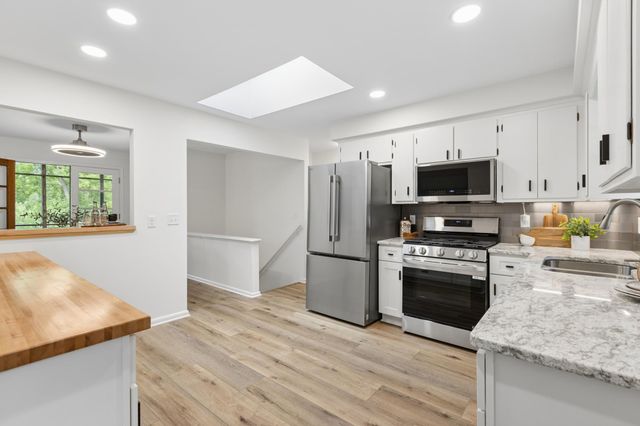 24850 Amlee Road, Shorewood, MN 55331