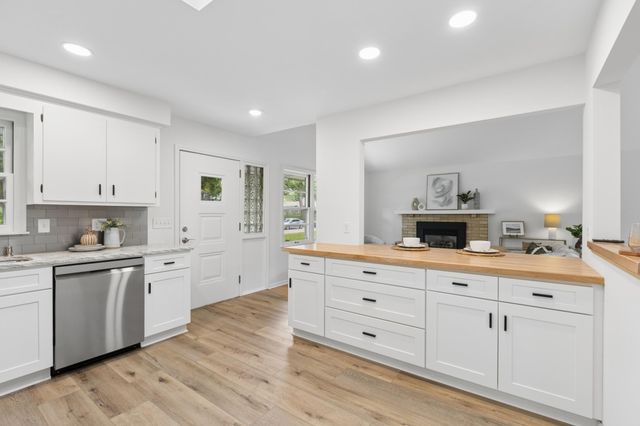 24850 Amlee Road, Shorewood, MN 55331
