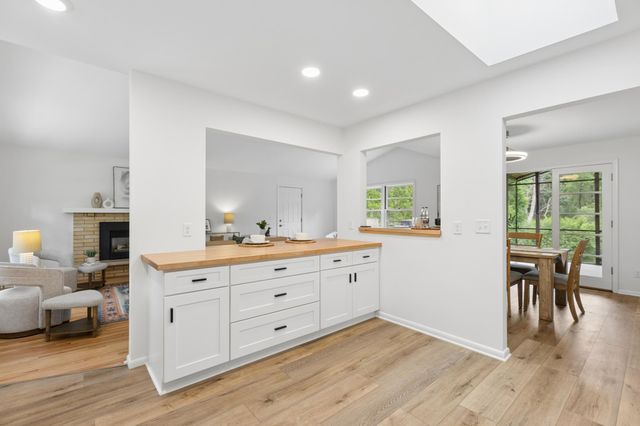 24850 Amlee Road, Shorewood, MN 55331