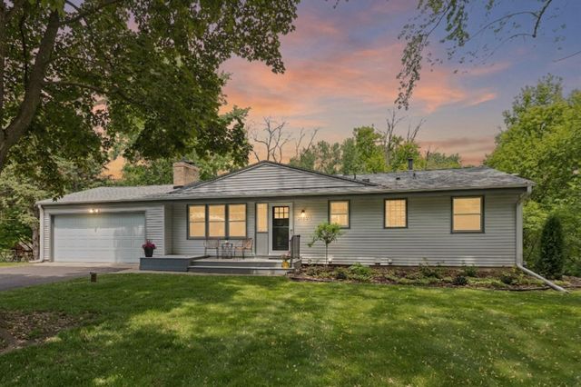 24850 Amlee Road, Shorewood, MN 55331