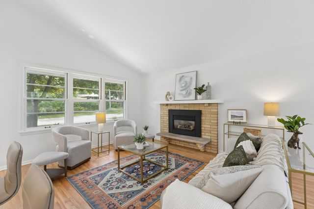 24850 Amlee Road, Shorewood, MN 55331