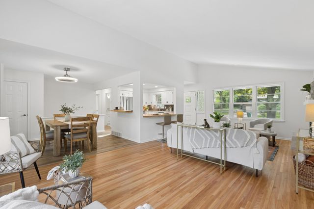 24850 Amlee Road, Shorewood, MN 55331