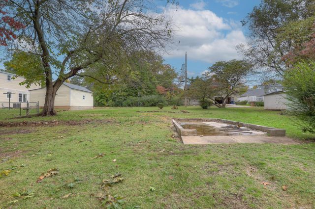 1610 S Main Street, Carthage, MO 64836