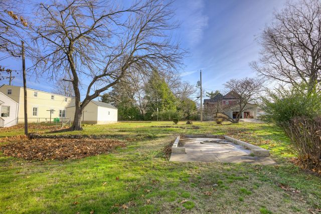 1610 S Main Street, Carthage, MO 64836