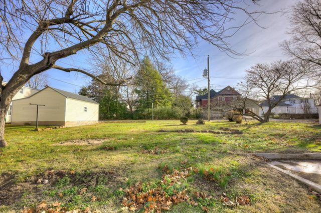 1610 S Main Street, Carthage, MO 64836