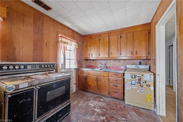 1307 Fairview Street, Greensboro, NC 27405