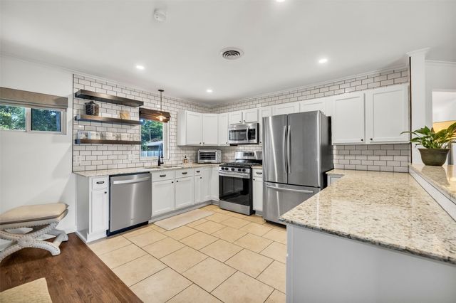 5622 S Columbia Avenue, Tulsa, OK 74105